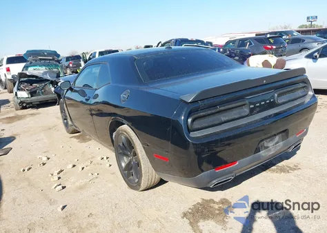 2018 Dodge Challenger Sxt z USA, uszkodzony, nr VIN 2C3CDZAG4JH322496